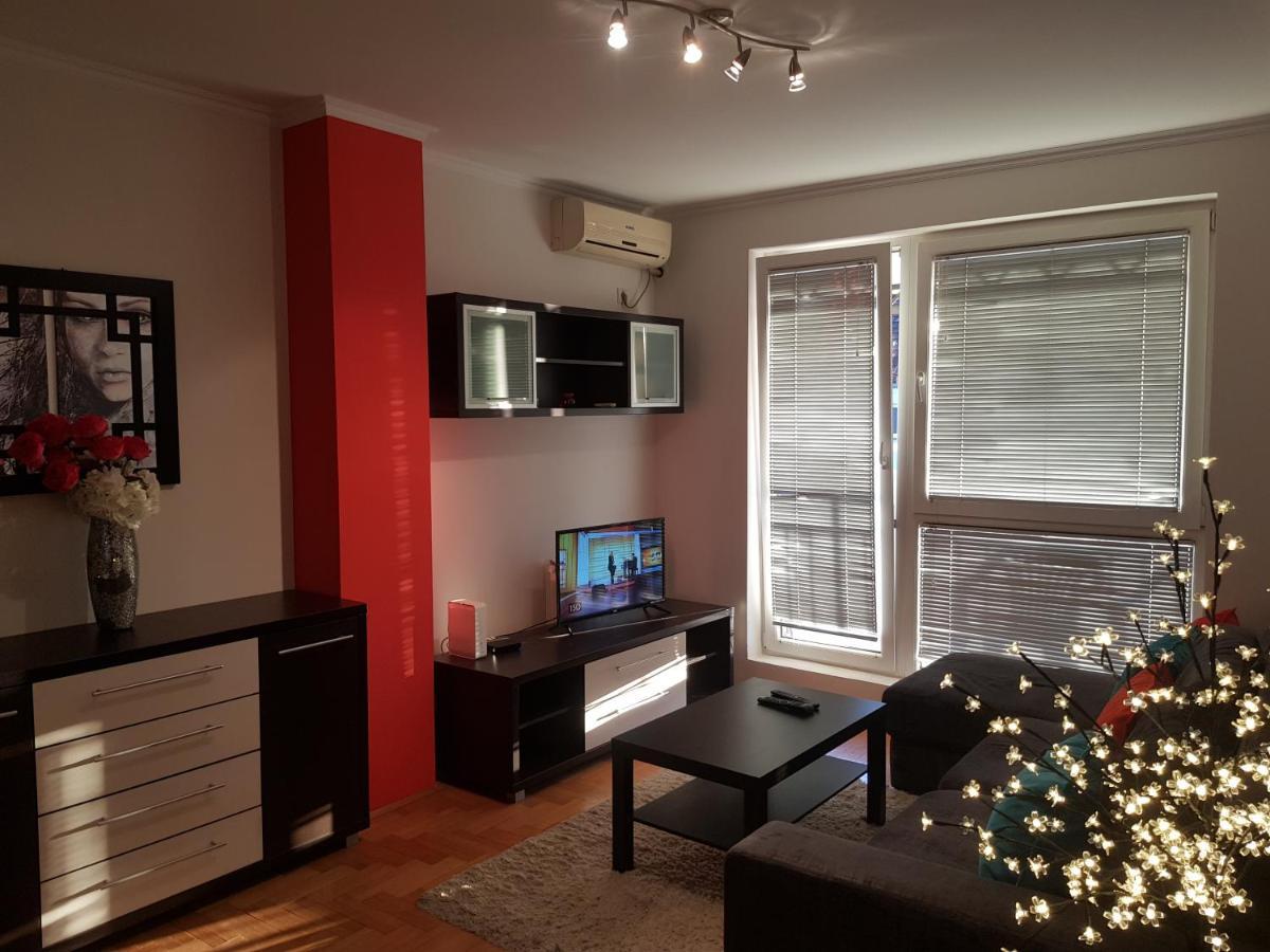 Rajiceva 5- Apartman Sa Prostranom Terasom I Garaznim Mestom Kragujevac Exterior foto